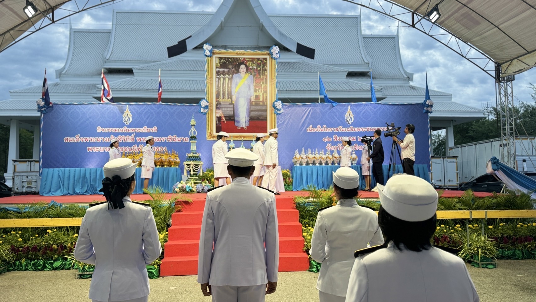 พช. ฉะเชิงเทรา ร่วมพิธีจุดเทียนถวายพระพรชัยมงคล