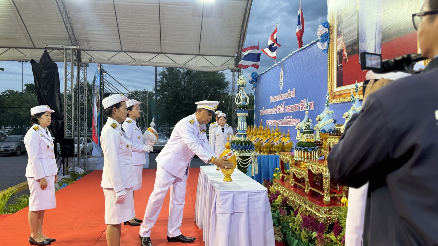 พช. ฉะเชิงเทรา ร่วมพิธีจุดเทียนถวายพระพรชัยมงคล