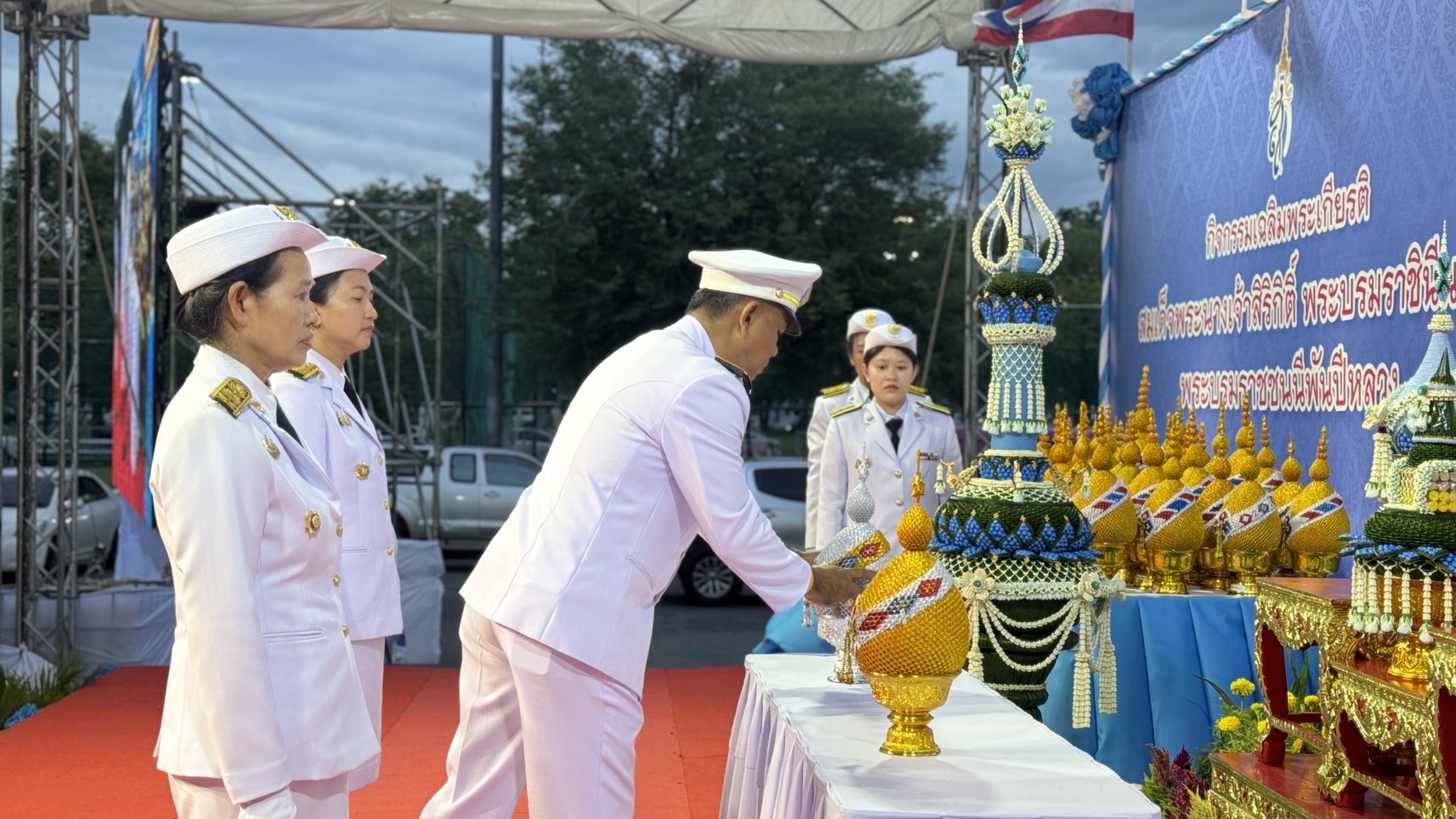 พช. ฉะเชิงเทรา ร่วมพิธีจุดเทียนถวายพระพรชัยมงคล