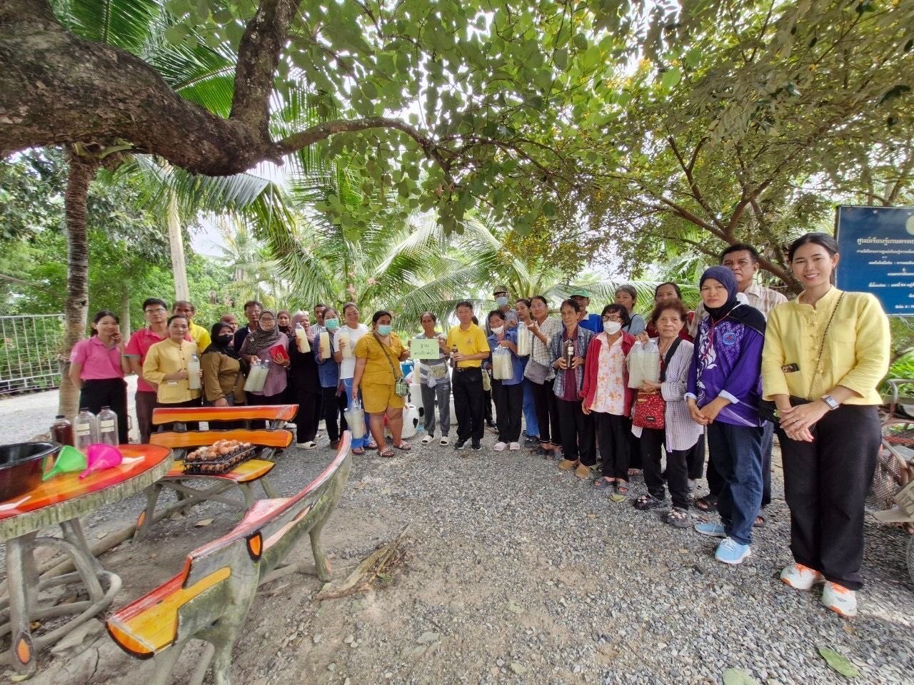 ติดตามโครงการสนับสนุนการขับเคลื่อนเขตพัฒนาเศรษฐกิจพอเพียง (Sufficiency Economy Development Zone (SEDZ) : ส่งเสริมการสร้างชุมชนเศรษฐกิจพอเพียงต้นแบบจังหวัดฉะเชิงเทรา