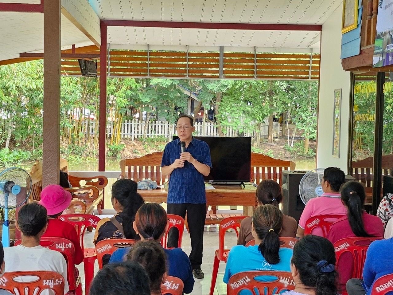 ติดตามโครงการสนับสนุนการขับเคลื่อนเขตพัฒนาเศรษฐกิจพอเพียง (Sufficiency Economy Development Zone (SEDZ) : ส่งเสริมการสร้างชุมชนเศรษฐกิจพอเพียงต้นแบบจังหวัดฉะเชิงเทรา