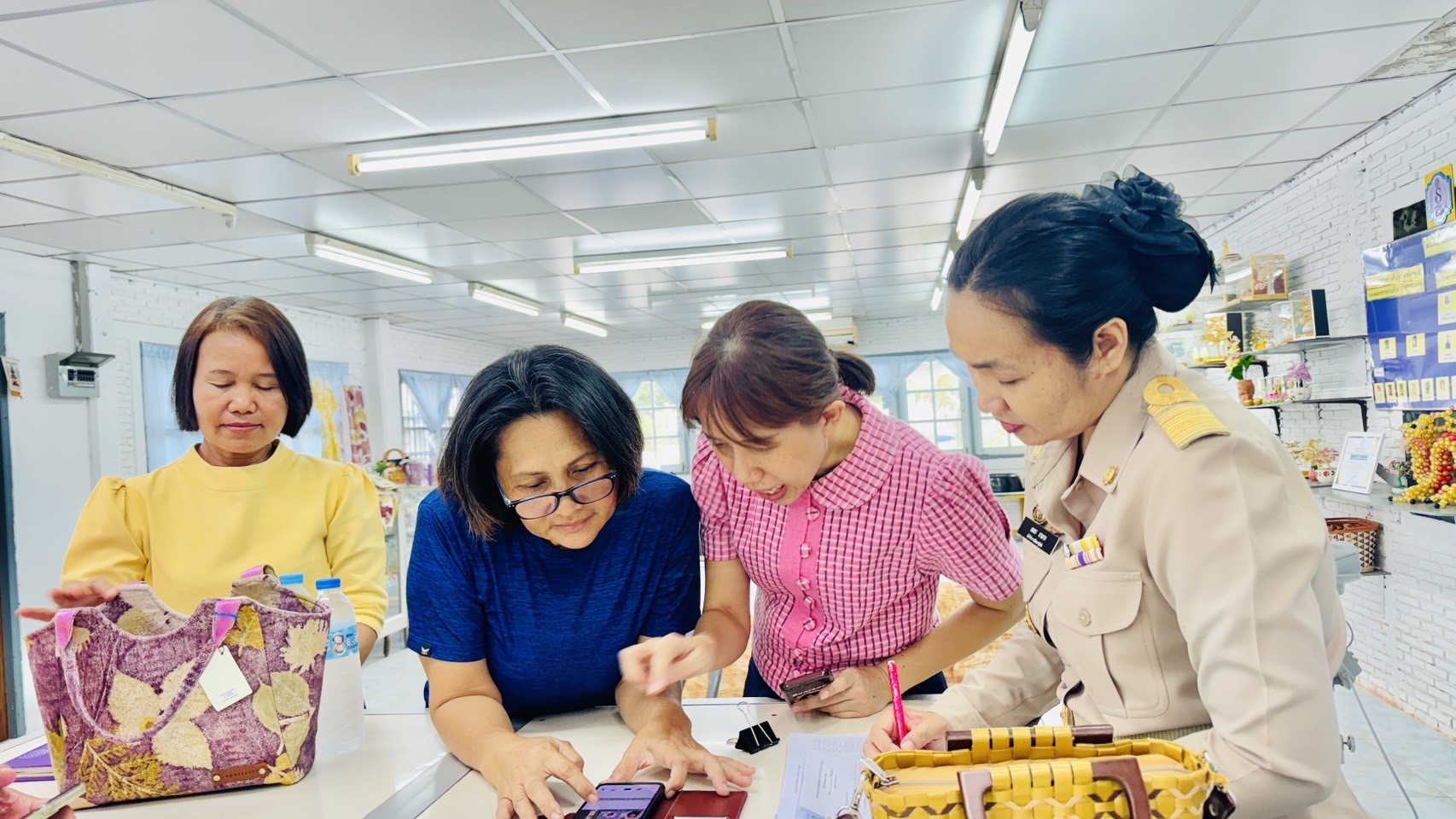 พช.ฉะเชิงเทรา ติดตาม สนับสนุนการดำเนินงานตามโครงการพัฒนาศักยภาพผู้ประกอบการสู่ยุค 4.0 กิจกรรมติดตามสนับสนุนการนำความรู้ไปประยุกต์ใช้ในการเพิ่มช่องทางการจำหน่าย
