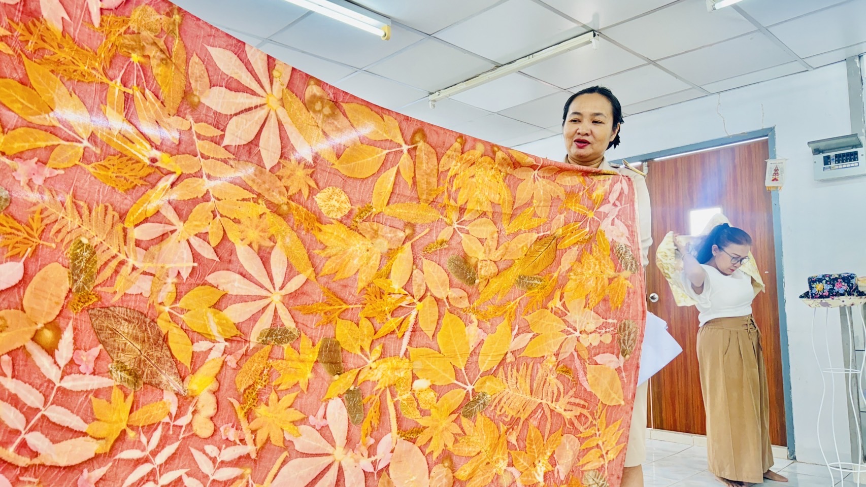 พช.ฉะเชิงเทรา ติดตาม สนับสนุนการดำเนินงานตามโครงการพัฒนาศักยภาพผู้ประกอบการสู่ยุค 4.0 กิจกรรมติดตามสนับสนุนการนำความรู้ไปประยุกต์ใช้ในการเพิ่มช่องทางการจำหน่าย