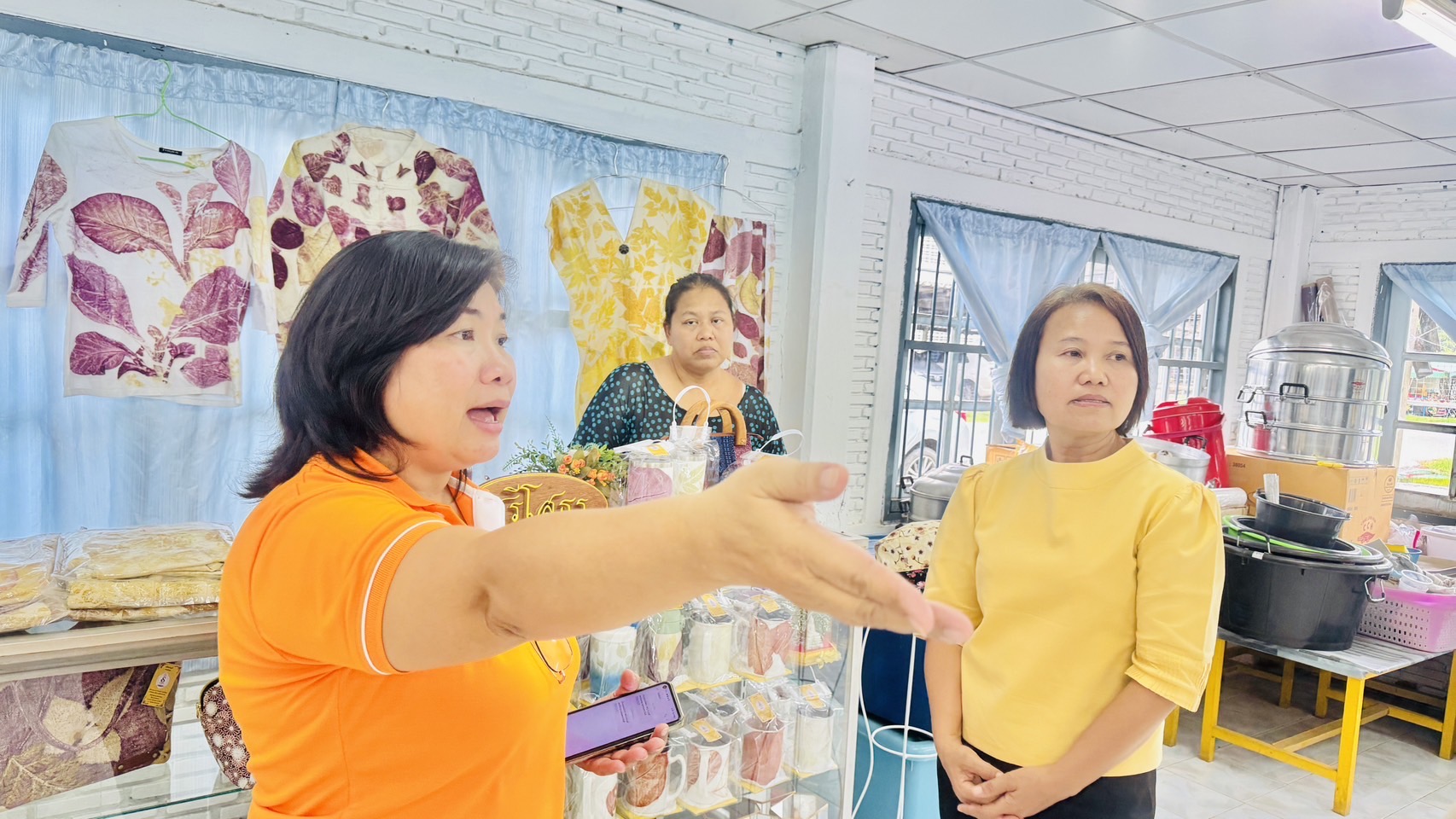 พช.ฉะเชิงเทรา ติดตาม สนับสนุนการดำเนินงานตามโครงการพัฒนาศักยภาพผู้ประกอบการสู่ยุค 4.0 กิจกรรมติดตามสนับสนุนการนำความรู้ไปประยุกต์ใช้ในการเพิ่มช่องทางการจำหน่าย