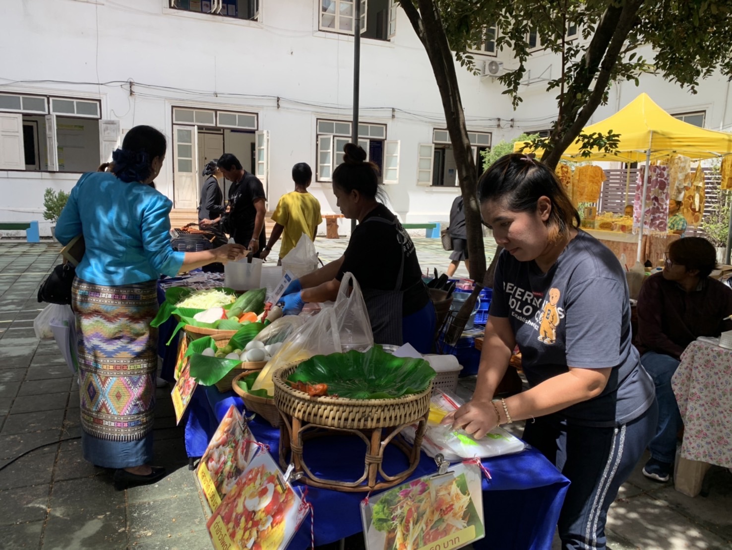 พช. ฉะเชิงเทรา ดำเนินกิจกรรมตลาดกลางลาน@ศาลากลาง8ริ้ว