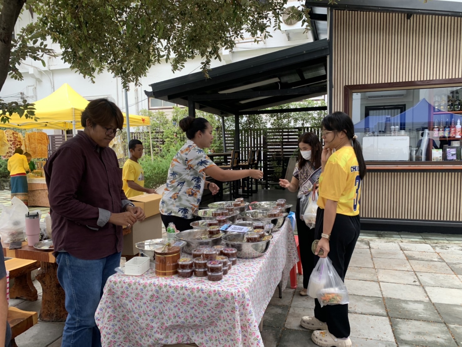 พช. ฉะเชิงเทรา ดำเนินกิจกรรมตลาดกลางลาน@ศาลากลาง8ริ้ว