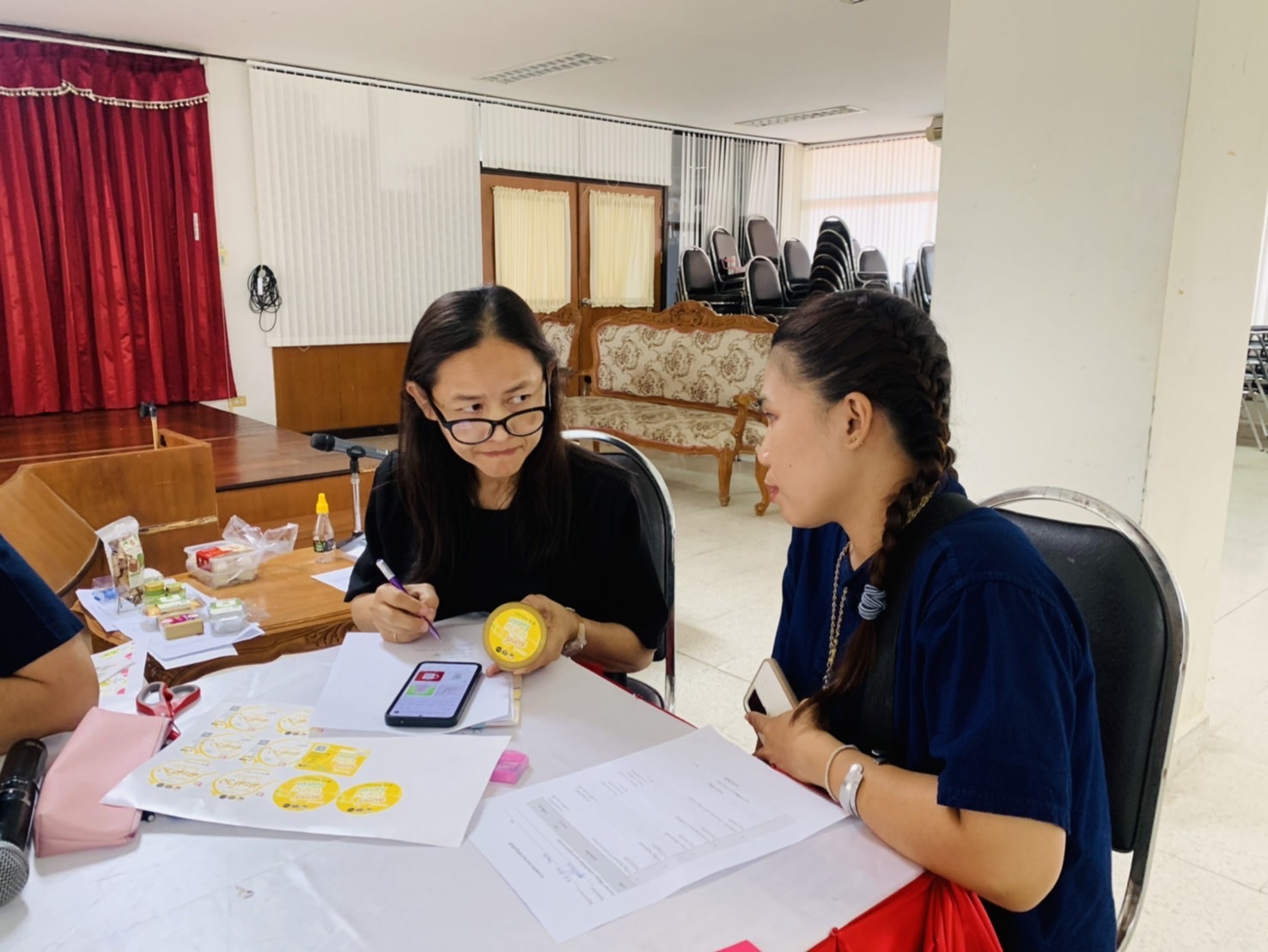 พช. ฉะเชิงเทรา ดำเนินโครงการพัฒนาผลิตภัณฑ์ OTOP กลุ่มปรับตัวสู่การพัฒนา (Quadrant D) กิจกรรมติดตามความก้าวหน้าในครั้งที่ 2 ในการพัฒนาผลิตภัณฑ์และบรรจุภัณฑ์ และเตรียมความพร้อมการจัดกิจกรรมทดสอบตลาด