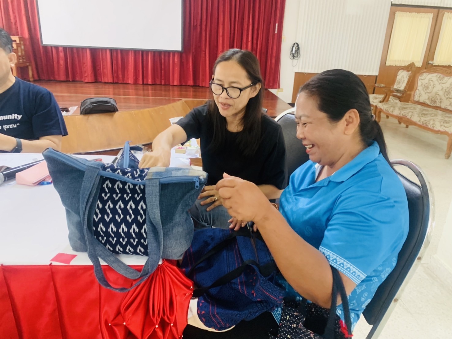 พช. ฉะเชิงเทรา ดำเนินโครงการพัฒนาผลิตภัณฑ์ OTOP กลุ่มปรับตัวสู่การพัฒนา (Quadrant D) กิจกรรมติดตามความก้าวหน้าในครั้งที่ 2 ในการพัฒนาผลิตภัณฑ์และบรรจุภัณฑ์ และเตรียมความพร้อมการจัดกิจกรรมทดสอบตลาด