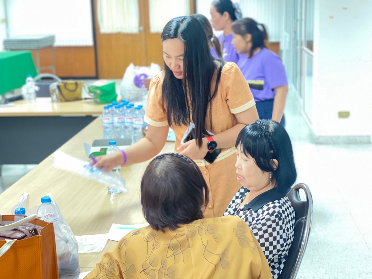 พช. ฉะเชิงเทรา ดำเนินโครงการพัฒนาผลิตภัณฑ์ OTOP กลุ่มปรับตัวสู่การพัฒนา (Quadrant D) กิจกรรมติดตามความก้าวหน้าในครั้งที่ 2 ในการพัฒนาผลิตภัณฑ์และบรรจุภัณฑ์ และเตรียมความพร้อมการจัดกิจกรรมทดสอบตลาด