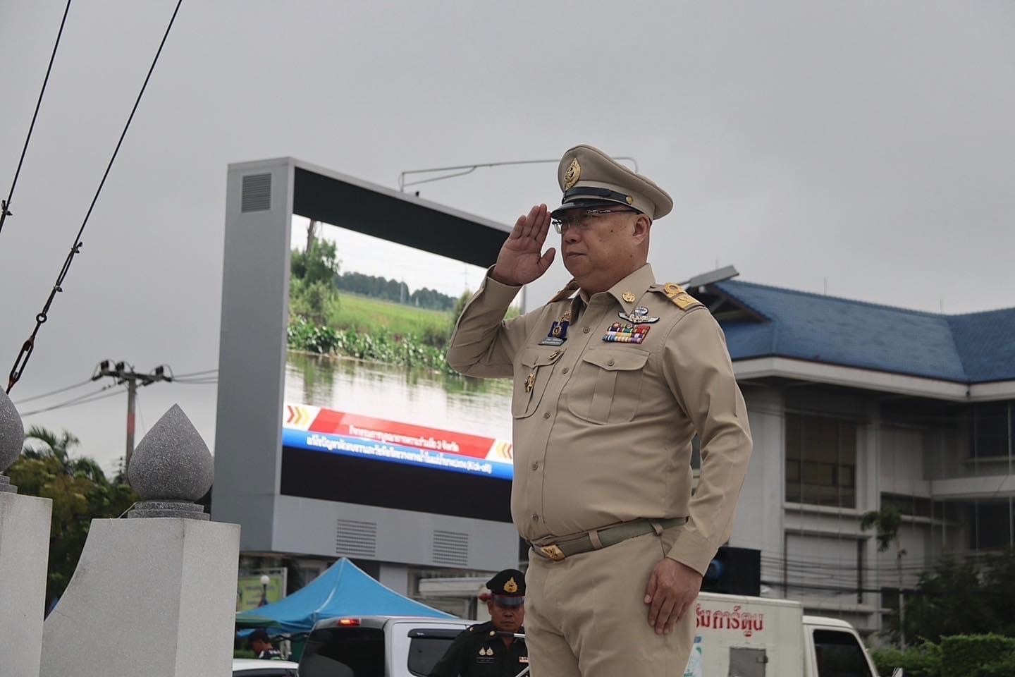 รักชาติ ภูมิใจในชาติ รำลึกในพระมหากรุณาธิคุณ !! พช. ฉะเชิงเทราเข้าร่วมกิจกรรมเข้าแถวเคารพธงชาติ