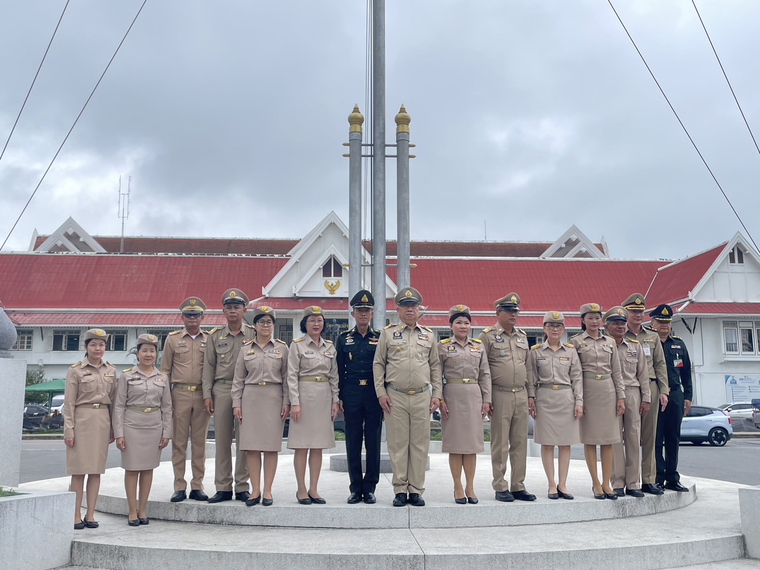 รักชาติ ภูมิใจในชาติ รำลึกในพระมหากรุณาธิคุณ !! พช. ฉะเชิงเทราเข้าร่วมกิจกรรมเข้าแถวเคารพธงชาติ