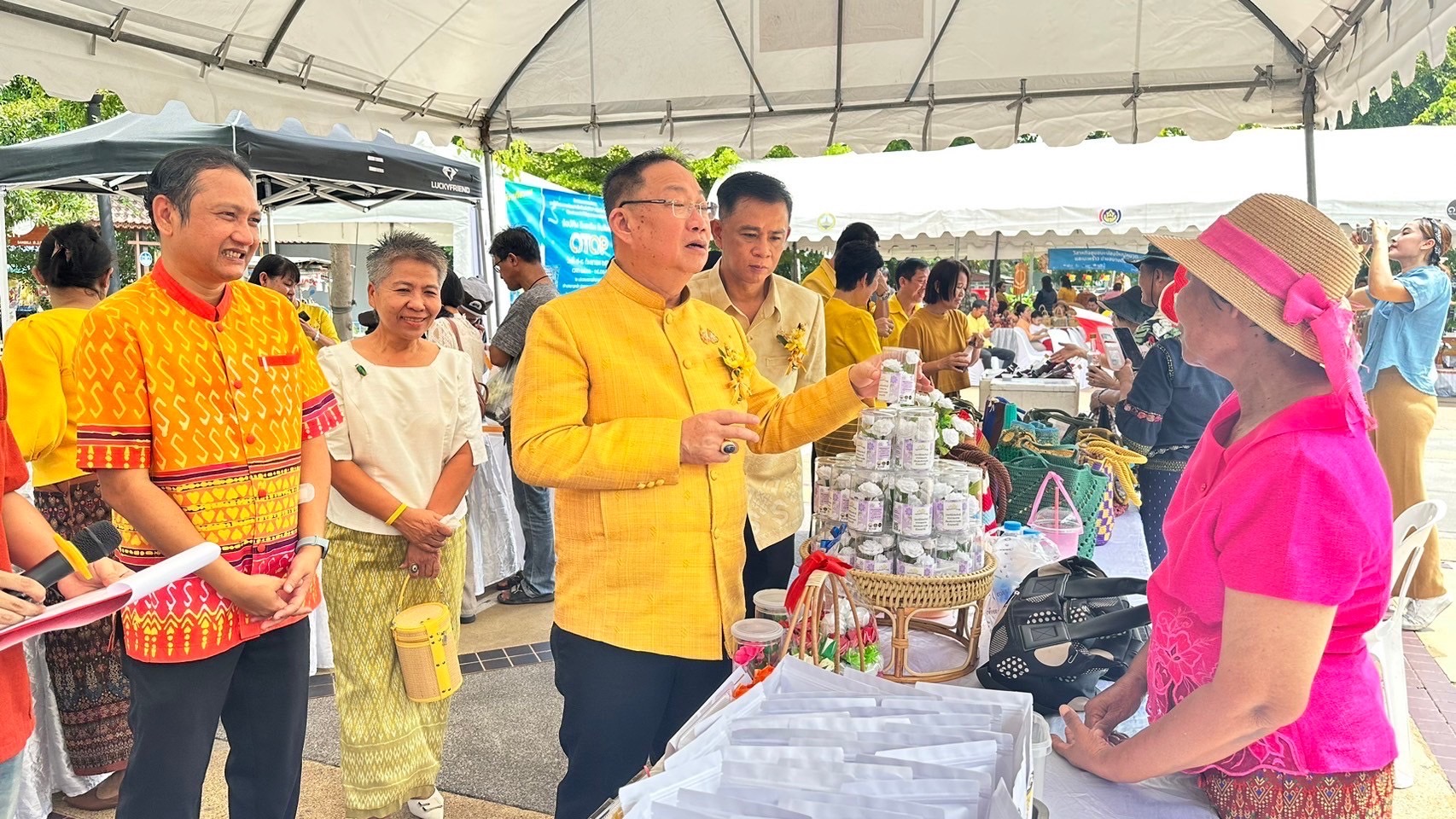 พช. ฉะเชิงเทรา จัดพิธีเปิดกิจกรรมทดสอบตลาด ภายใต้โครงการส่งเสริมกระบวนการเครือข่ายองค์ความรู้ (Knowledge – Based OTOP : KBO) โครงการพัฒนาผลิตภัณฑ์ OTOP กลุ่มปรับตัวสู่การพัฒนา (Quadrant D) ให้มีคุณภาพมาตรฐาน