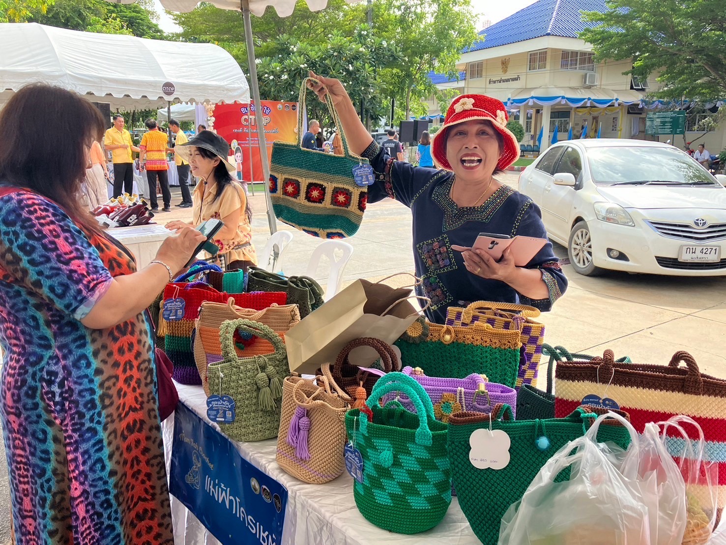 พช. ฉะเชิงเทรา จัดพิธีเปิดกิจกรรมทดสอบตลาด ภายใต้โครงการส่งเสริมกระบวนการเครือข่ายองค์ความรู้ (Knowledge – Based OTOP : KBO) โครงการพัฒนาผลิตภัณฑ์ OTOP กลุ่มปรับตัวสู่การพัฒนา (Quadrant D) ให้มีคุณภาพมาตรฐาน