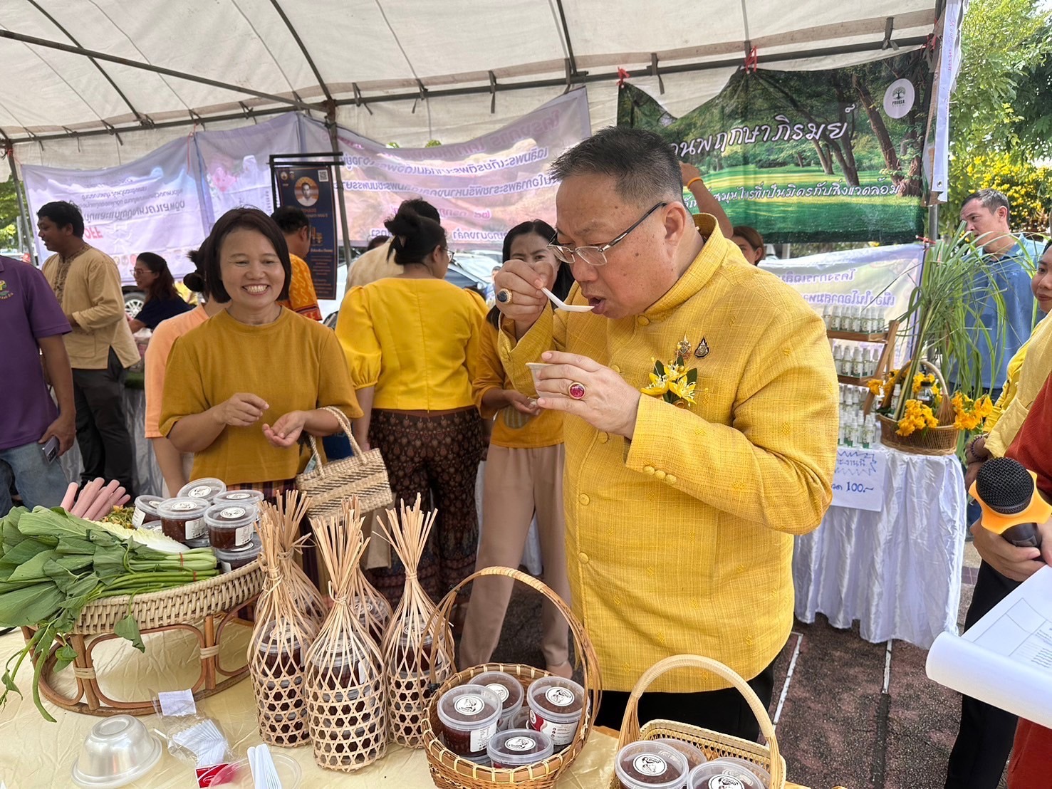 พช. ฉะเชิงเทรา จัดพิธีเปิดกิจกรรมทดสอบตลาด ภายใต้โครงการส่งเสริมกระบวนการเครือข่ายองค์ความรู้ (Knowledge – Based OTOP : KBO) โครงการพัฒนาผลิตภัณฑ์ OTOP กลุ่มปรับตัวสู่การพัฒนา (Quadrant D) ให้มีคุณภาพมาตรฐาน