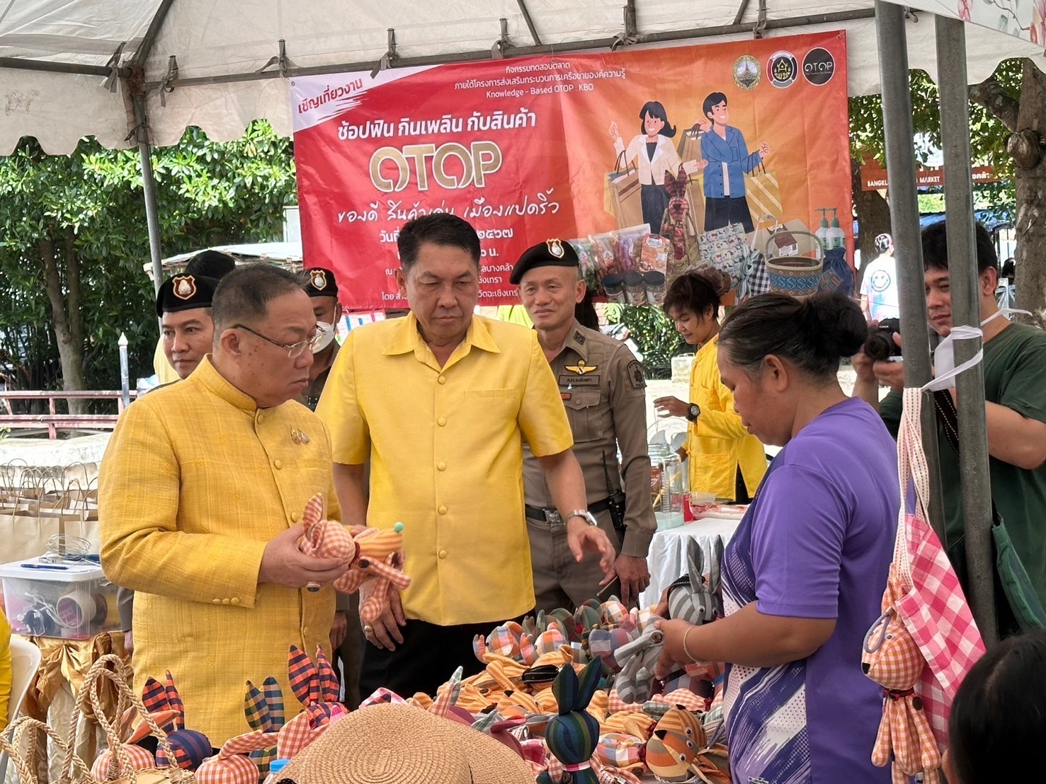 พช. ฉะเชิงเทรา จัดพิธีเปิดกิจกรรมทดสอบตลาด ภายใต้โครงการส่งเสริมกระบวนการเครือข่ายองค์ความรู้ (Knowledge – Based OTOP : KBO) โครงการพัฒนาผลิตภัณฑ์ OTOP กลุ่มปรับตัวสู่การพัฒนา (Quadrant D) ให้มีคุณภาพมาตรฐาน