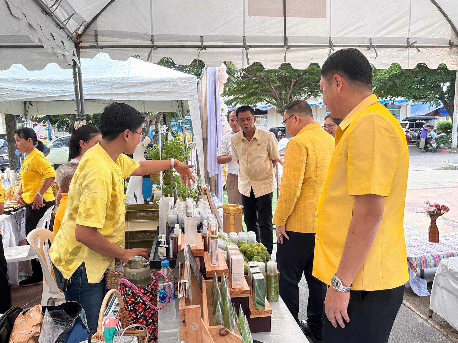 พช. ฉะเชิงเทรา จัดพิธีเปิดกิจกรรมทดสอบตลาด ภายใต้โครงการส่งเสริมกระบวนการเครือข่ายองค์ความรู้ (Knowledge – Based OTOP : KBO) โครงการพัฒนาผลิตภัณฑ์ OTOP กลุ่มปรับตัวสู่การพัฒนา (Quadrant D) ให้มีคุณภาพมาตรฐาน