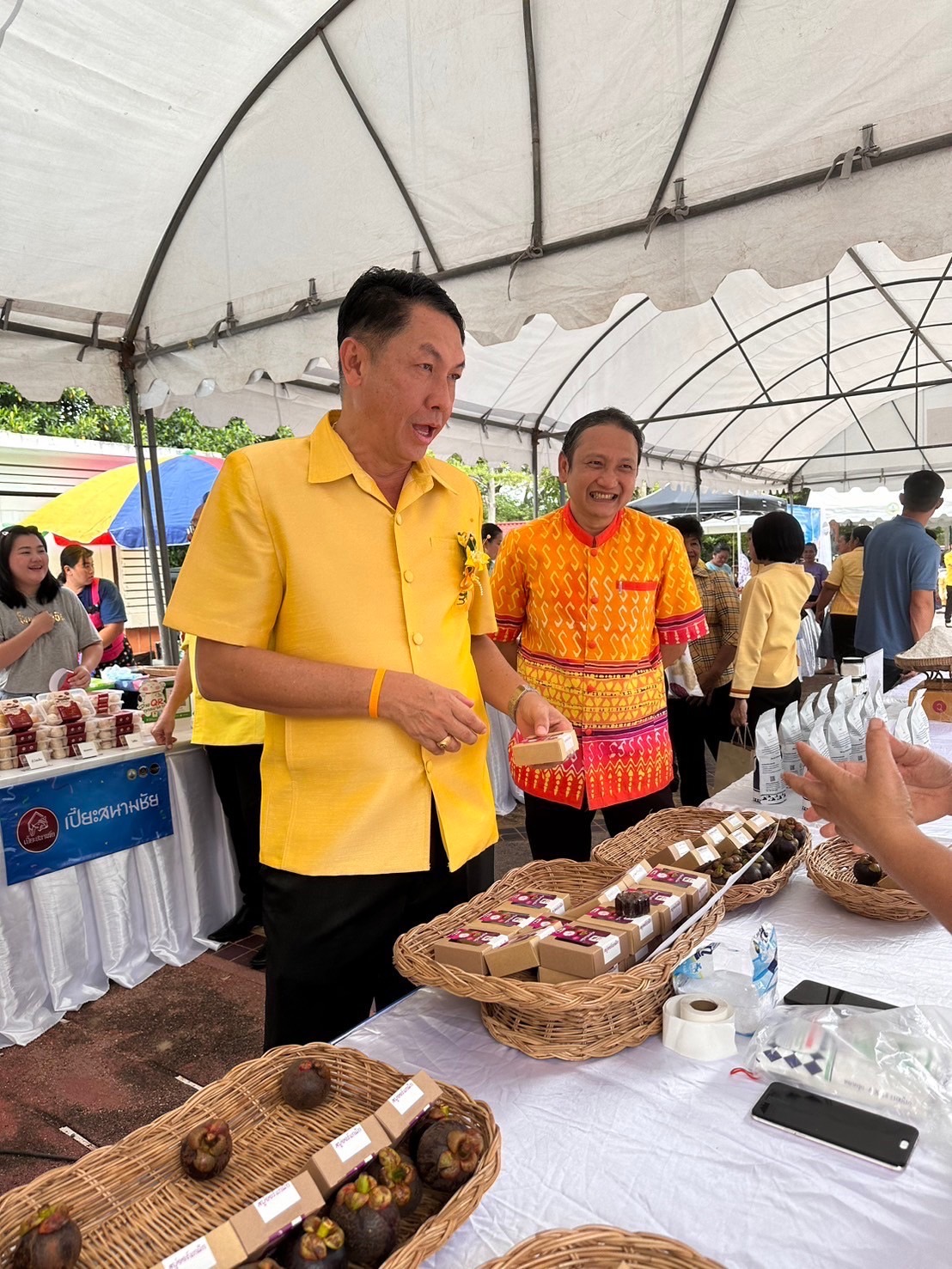 พช. ฉะเชิงเทรา จัดพิธีเปิดกิจกรรมทดสอบตลาด ภายใต้โครงการส่งเสริมกระบวนการเครือข่ายองค์ความรู้ (Knowledge – Based OTOP : KBO) โครงการพัฒนาผลิตภัณฑ์ OTOP กลุ่มปรับตัวสู่การพัฒนา (Quadrant D) ให้มีคุณภาพมาตรฐาน