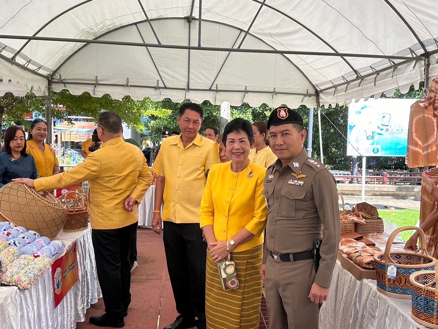 พช. ฉะเชิงเทรา จัดพิธีเปิดกิจกรรมทดสอบตลาด ภายใต้โครงการส่งเสริมกระบวนการเครือข่ายองค์ความรู้ (Knowledge – Based OTOP : KBO) โครงการพัฒนาผลิตภัณฑ์ OTOP กลุ่มปรับตัวสู่การพัฒนา (Quadrant D) ให้มีคุณภาพมาตรฐาน