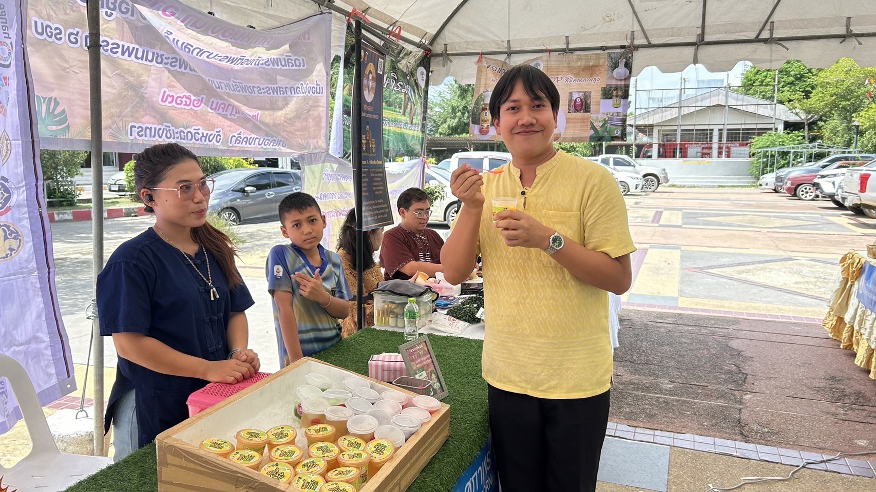 พช. ฉะเชิงเทรา จัดพิธีเปิดกิจกรรมทดสอบตลาด ภายใต้โครงการส่งเสริมกระบวนการเครือข่ายองค์ความรู้ (Knowledge – Based OTOP : KBO) โครงการพัฒนาผลิตภัณฑ์ OTOP กลุ่มปรับตัวสู่การพัฒนา (Quadrant D) ให้มีคุณภาพมาตรฐาน