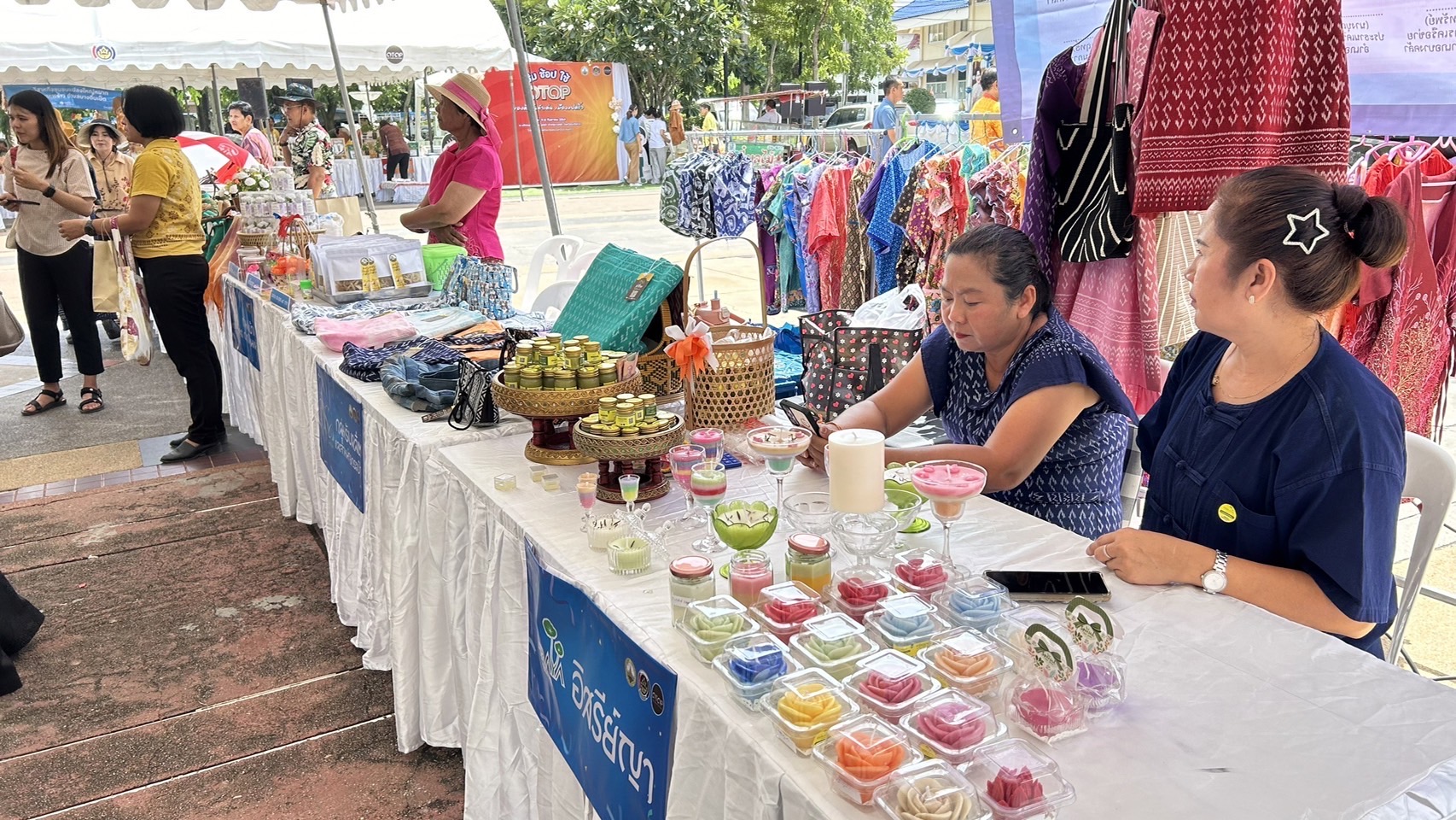 พช. ฉะเชิงเทรา จัดพิธีเปิดกิจกรรมทดสอบตลาด ภายใต้โครงการส่งเสริมกระบวนการเครือข่ายองค์ความรู้ (Knowledge – Based OTOP : KBO) โครงการพัฒนาผลิตภัณฑ์ OTOP กลุ่มปรับตัวสู่การพัฒนา (Quadrant D) ให้มีคุณภาพมาตรฐาน