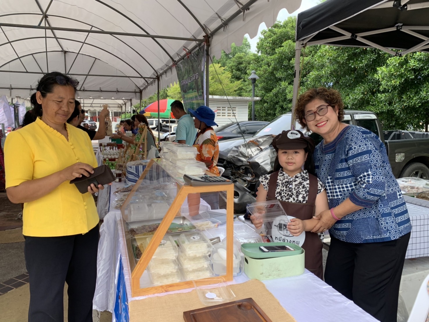 พช. ฉะเชิงเทรา จัดกิจกรรมทดสอบตลาด ภายใต้โครงการส่งเสริมกระบวนการเครือข่ายองค์ความรู้ (Knowledge – Based OTOP : KBO) โครงการพัฒนาผลิตภัณฑ์ OTOP กลุ่มปรับตัวสู่การพัฒนา (Quadrant D) ให้มีคุณภาพมาตรฐาน