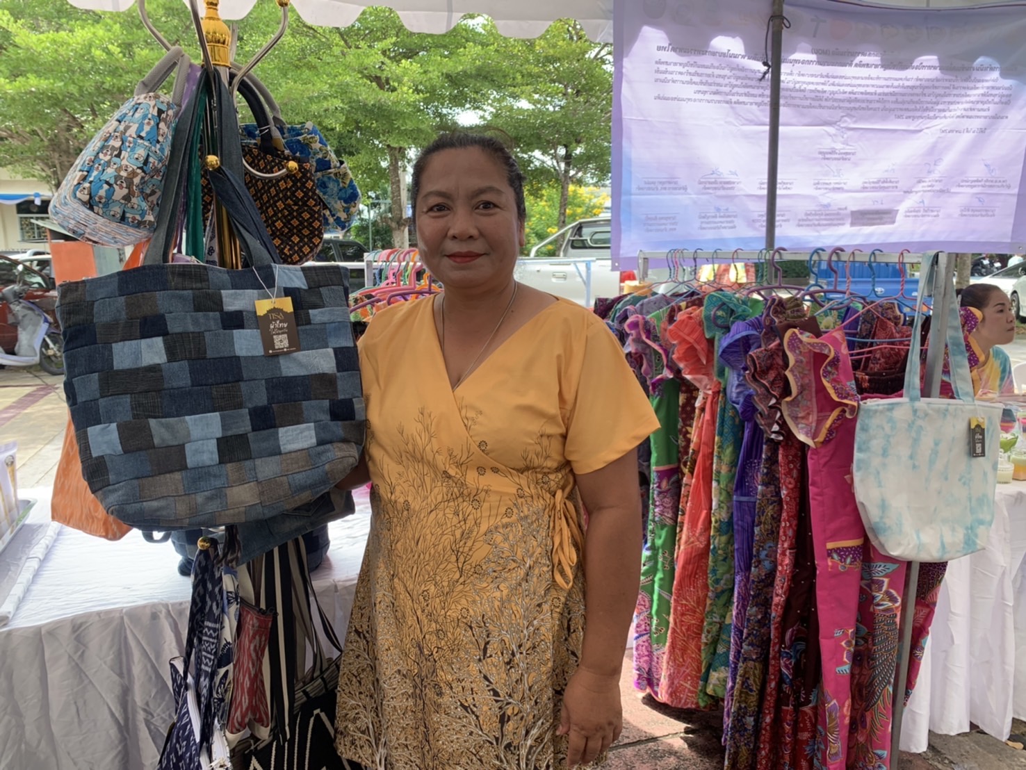 พช. ฉะเชิงเทรา จัดกิจกรรมทดสอบตลาด ภายใต้โครงการส่งเสริมกระบวนการเครือข่ายองค์ความรู้ (Knowledge – Based OTOP : KBO) โครงการพัฒนาผลิตภัณฑ์ OTOP กลุ่มปรับตัวสู่การพัฒนา (Quadrant D) ให้มีคุณภาพมาตรฐาน