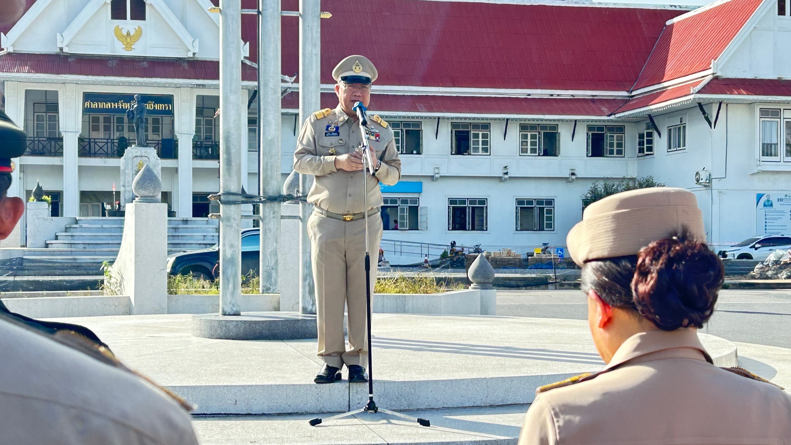 รักชาติ ภูมิใจในชาติ รำลึกในพระมหากรุณาธิคุณ !! พช. ฉะเชิงเทราเข้าร่วมกิจกรรมเข้าแถวเคารพธงชาติ