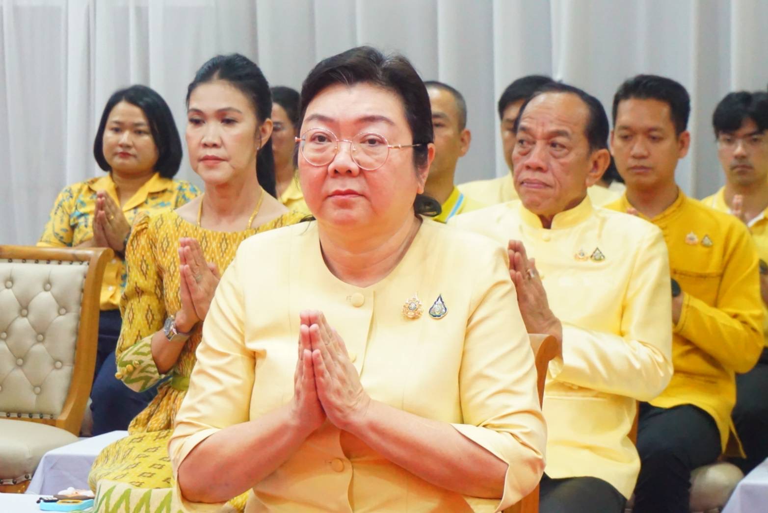 พช. ฉะเชิงเทรา ร่วมพิธีเจริญพระพุทธมนต์ เจริญจิตภาวนา เฉลิมพระเกียรติถวายพระพรชัยมงคลแด่ พระบาทสมเด็จพระเจ้าอยู่หัว และพระบรมวงศานุวงศ์ทุกพระองค์ เนื่องในโอกาสวันมหามงคลเฉลิมพระชนมพรรษา 6 รอบ 28 กรกฎาคม 2567