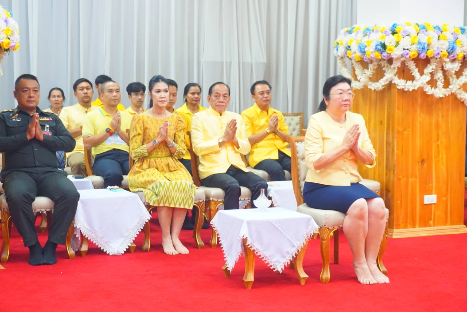 พช. ฉะเชิงเทรา ร่วมพิธีเจริญพระพุทธมนต์ เจริญจิตภาวนา เฉลิมพระเกียรติถวายพระพรชัยมงคลแด่ พระบาทสมเด็จพระเจ้าอยู่หัว และพระบรมวงศานุวงศ์ทุกพระองค์ เนื่องในโอกาสวันมหามงคลเฉลิมพระชนมพรรษา 6 รอบ 28 กรกฎาคม 2567