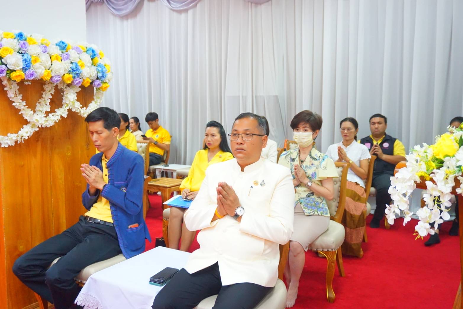 พช. ฉะเชิงเทรา ร่วมพิธีเจริญพระพุทธมนต์ เจริญจิตภาวนา เฉลิมพระเกียรติถวายพระพรชัยมงคลแด่ พระบาทสมเด็จพระเจ้าอยู่หัว และพระบรมวงศานุวงศ์ทุกพระองค์ เนื่องในโอกาสวันมหามงคลเฉลิมพระชนมพรรษา 6 รอบ 28 กรกฎาคม 2567