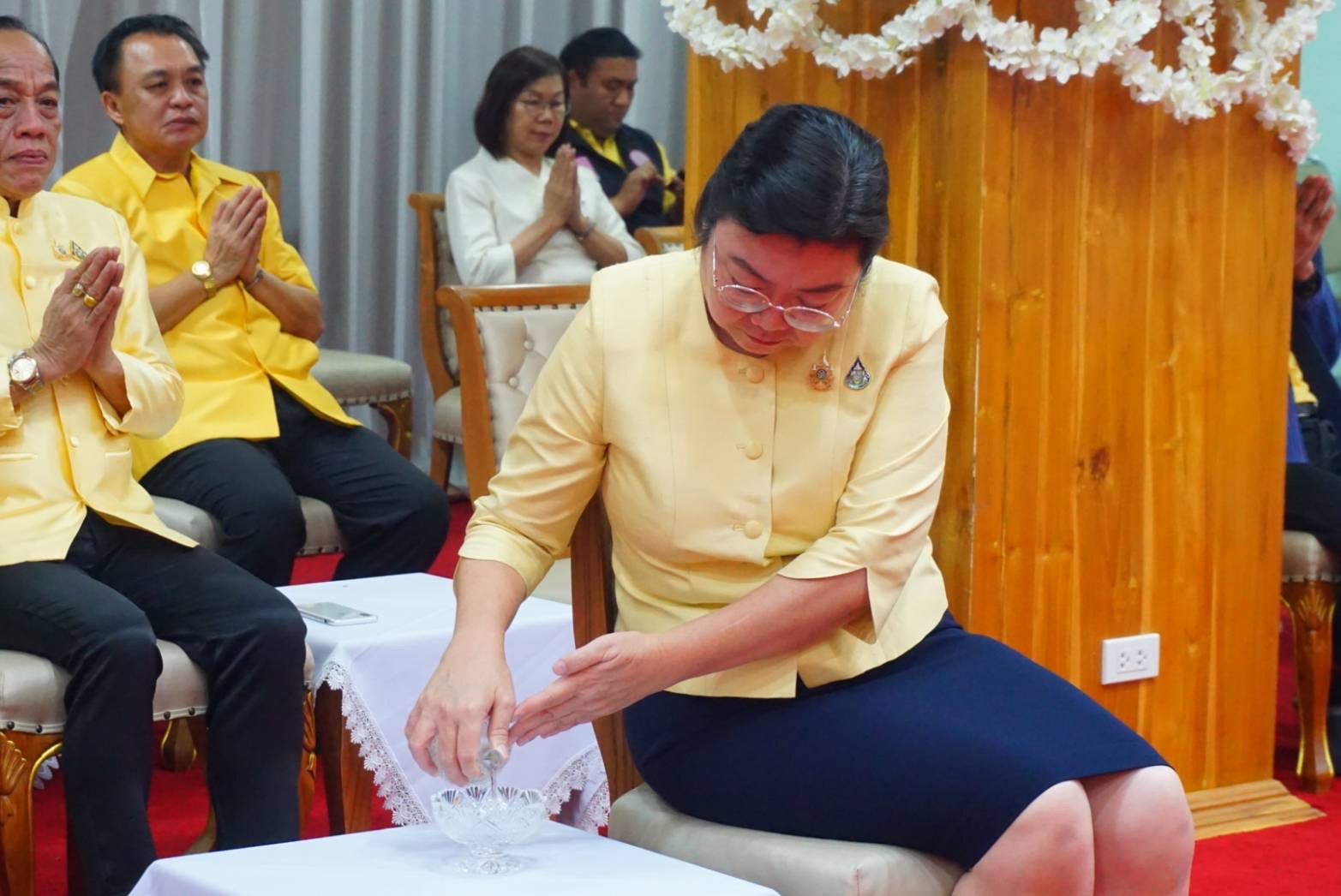 พช. ฉะเชิงเทรา ร่วมพิธีเจริญพระพุทธมนต์ เจริญจิตภาวนา เฉลิมพระเกียรติถวายพระพรชัยมงคลแด่ พระบาทสมเด็จพระเจ้าอยู่หัว และพระบรมวงศานุวงศ์ทุกพระองค์ เนื่องในโอกาสวันมหามงคลเฉลิมพระชนมพรรษา 6 รอบ 28 กรกฎาคม 2567