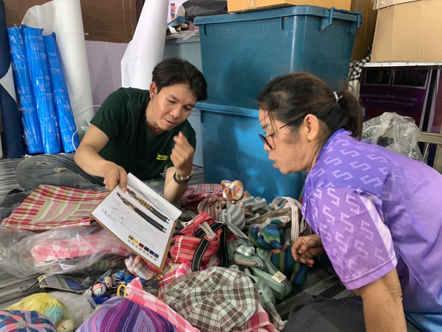 พช. ฉะเชิงเทรา ลงพื้นที่ศึกษาข้อมูลผ้าในจังหวัดฉะเชิงเทรา และเพื่อเตรียมความพร้อมในการประกวดนักออกแบบผ้าไทยใส่ให้สนุกรุ่นใหม่ ระดับภาคกลาง