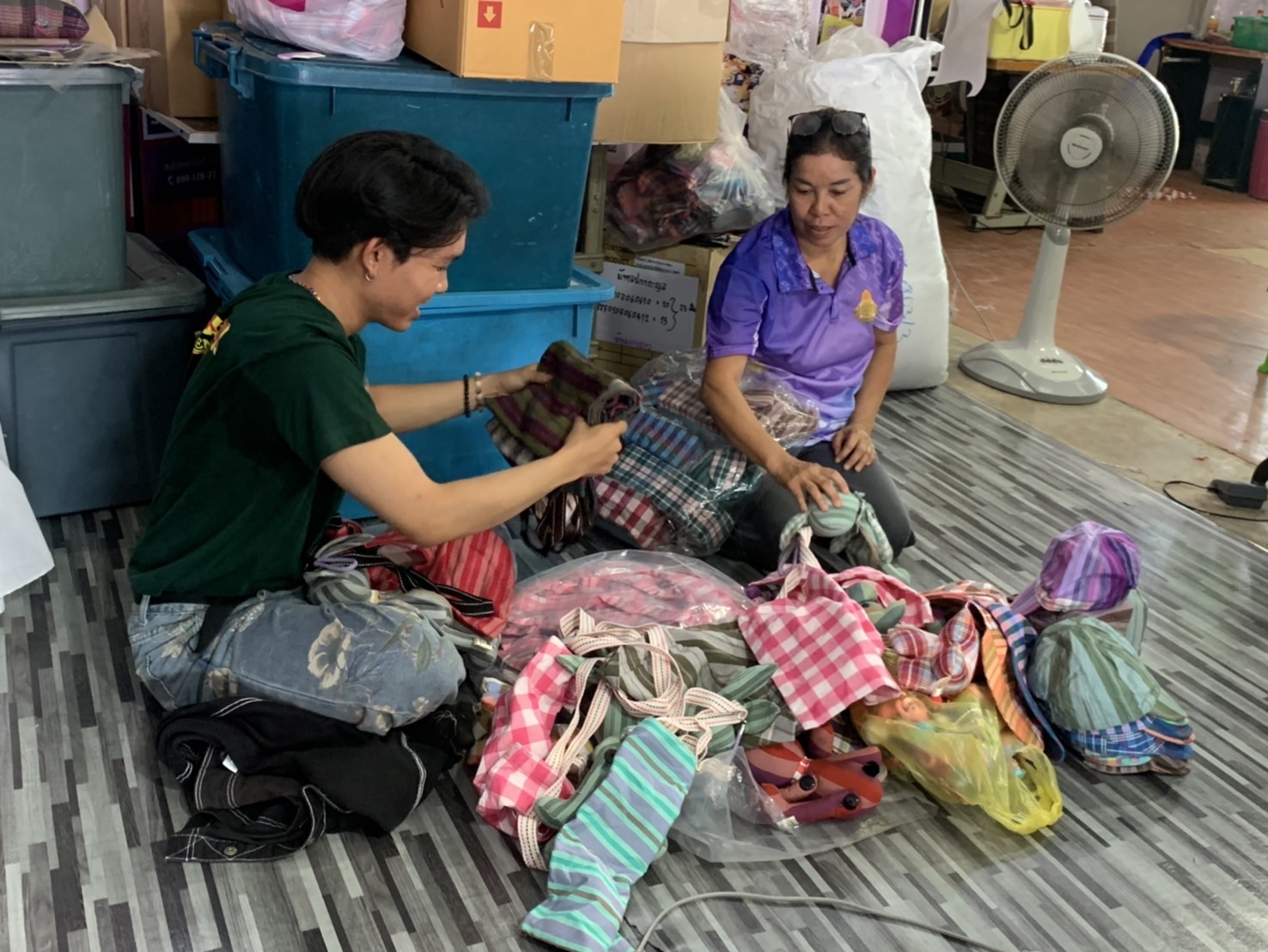 พช. ฉะเชิงเทรา ลงพื้นที่ศึกษาข้อมูลผ้าในจังหวัดฉะเชิงเทรา และเพื่อเตรียมความพร้อมในการประกวดนักออกแบบผ้าไทยใส่ให้สนุกรุ่นใหม่ ระดับภาคกลาง