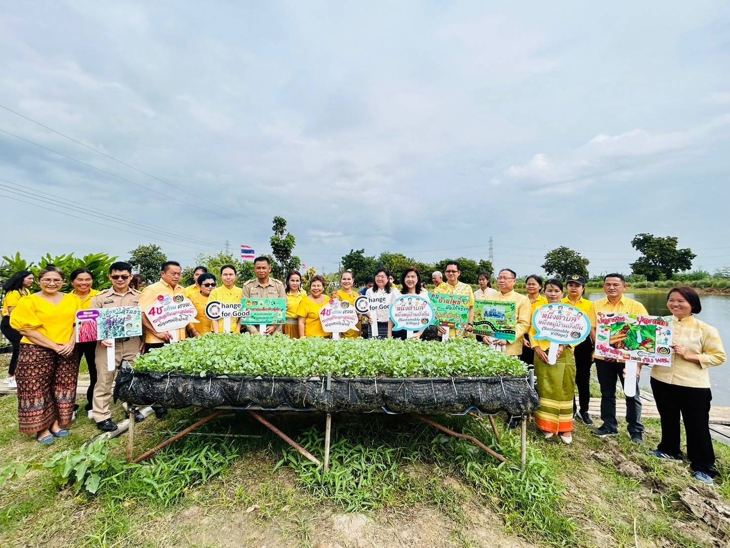 💥 พช. ฉะเชิงเทรา จัด KICK OFF โครงการและเปิดป้าย “เส้นทางนี้มีผล ผู้คนรักกัน ปันสุข”