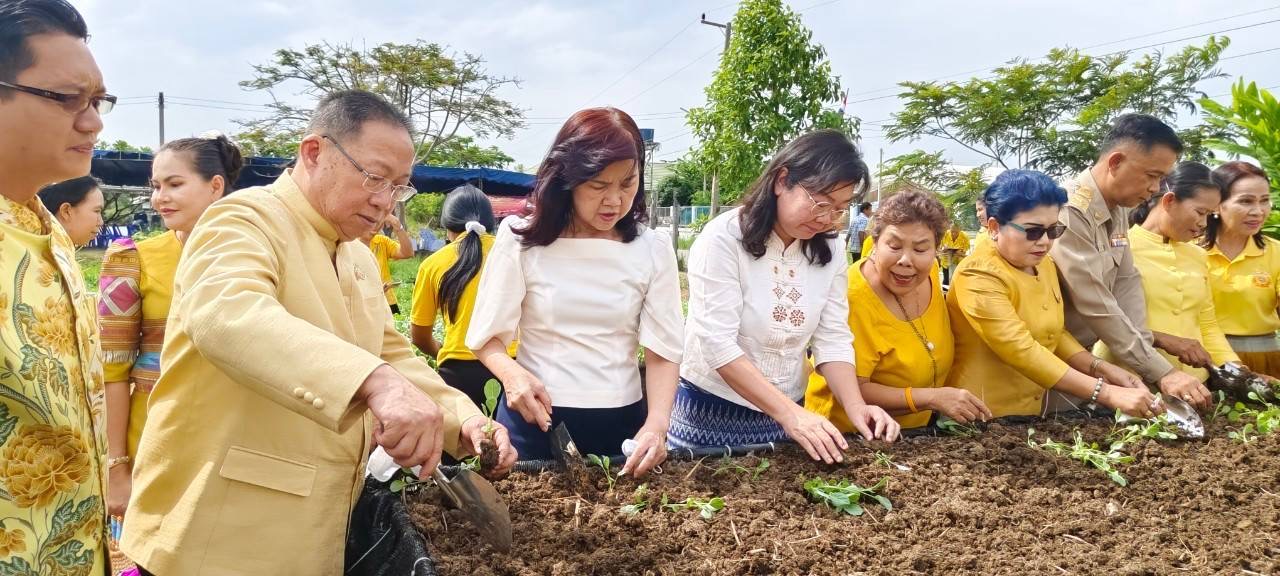 💥 พช. ฉะเชิงเทรา จัด KICK OFF โครงการและเปิดป้าย “เส้นทางนี้มีผล ผู้คนรักกัน ปันสุข”