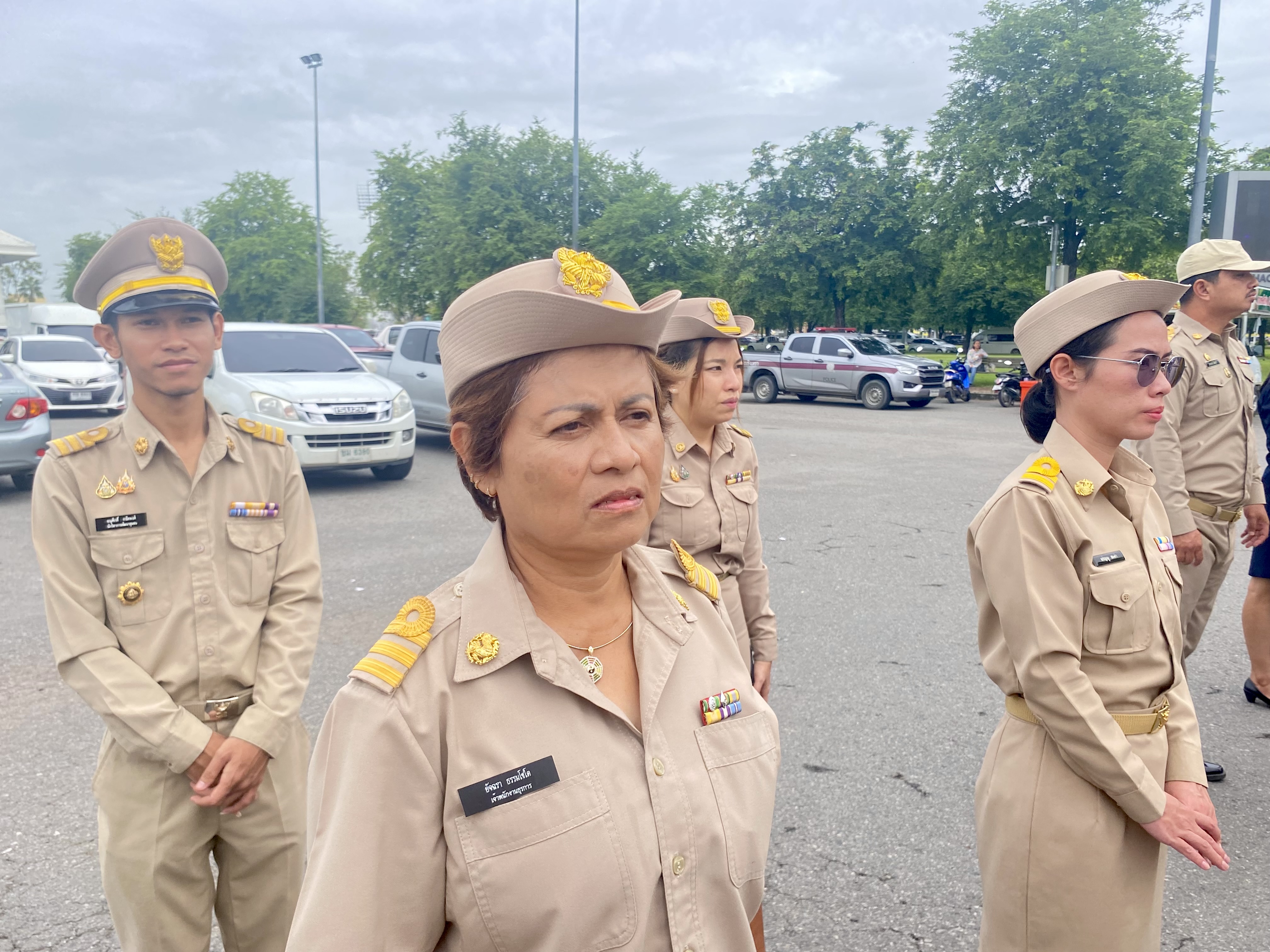 รักชาติ ภูมิใจในชาติ รำลึกในพระมหากรุณาธิคุณ !! พช. ฉะเชิงเทราเข้าร่วมกิจกรรมเข้าแถวเคารพธงชาติ