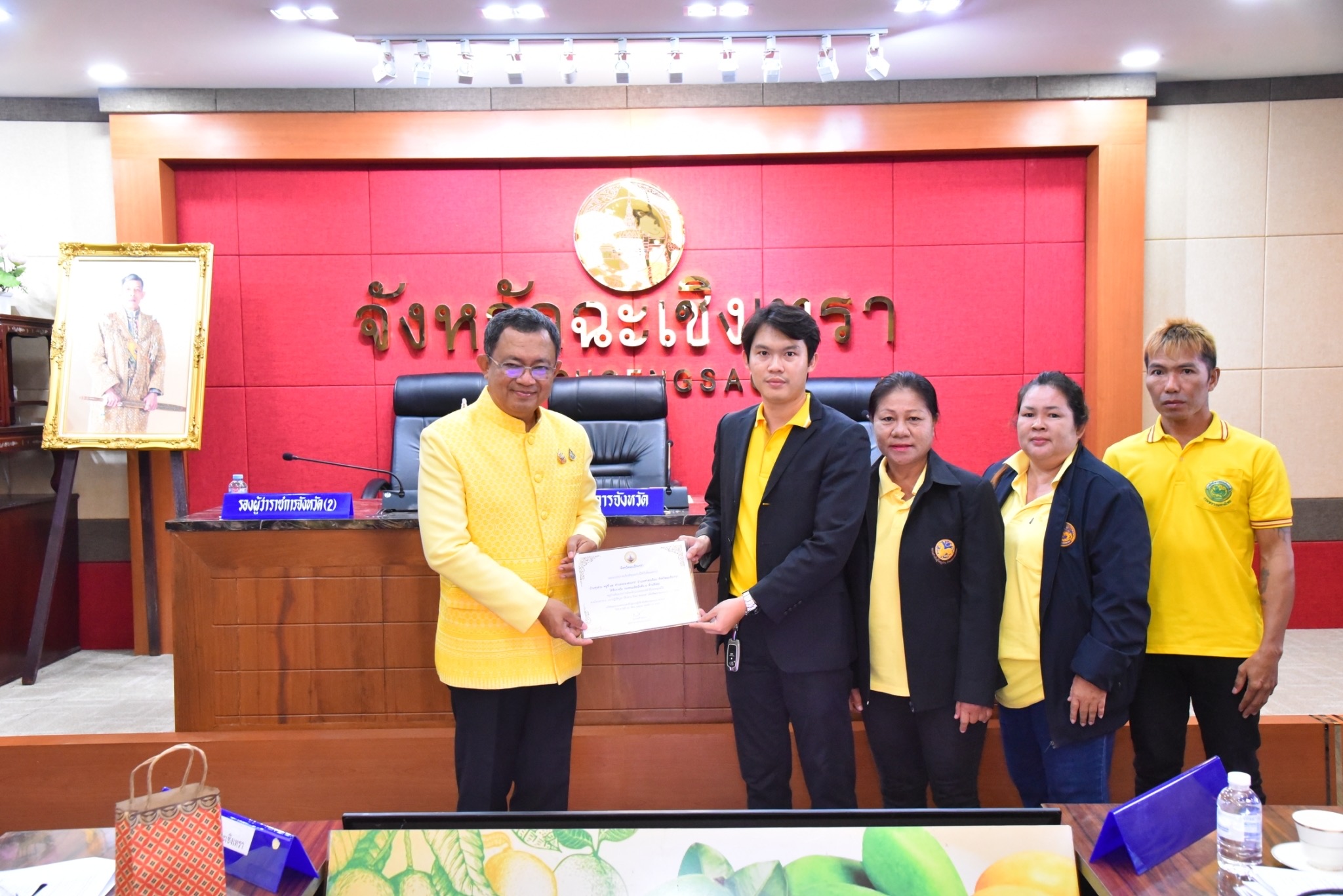 เศรษฐกิจฐานรากมั่นคง ชุมชนเข้มแข็ง พช. แปดริ้ว สร้างขวัญกำลังใจให้แก่เครือข่ายงานพัฒนาชุมชนดีเด่น ประจำปี 2567 ผู้ว่าราชการจังหวัดฉะเชิงเทรา มอบเกียรติบัตรแก่หมู่บ้านต้นแบบการน้อมนำแนวพระราชดำริไปประยุกต์ใช้ กิจกรรมพัฒนาชุมชนดีเด่น ระดับจังหวัด และตำบลสารสนเทศตำบลดีเด่น ประจำปี 2567