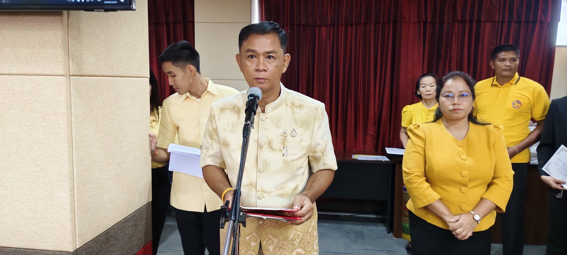 เศรษฐกิจฐานรากมั่นคง ชุมชนเข้มแข็ง พช. แปดริ้ว สร้างขวัญกำลังใจให้แก่เครือข่ายงานพัฒนาชุมชนดีเด่น ประจำปี 2567 ผู้ว่าราชการจังหวัดฉะเชิงเทรา มอบเกียรติบัตรแก่หมู่บ้านต้นแบบการน้อมนำแนวพระราชดำริไปประยุกต์ใช้ กิจกรรมพัฒนาชุมชนดีเด่น ระดับจังหวัด และตำบลสารสนเทศตำบลดีเด่น ประจำปี 2567