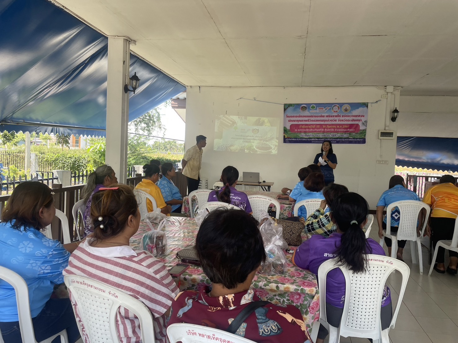 พช.ฉะเชิงเทรา ดำเนินงานโครงการฝึกอบรมสร้างอาชีพ เสริมรายได้ ขจัดความยากจน