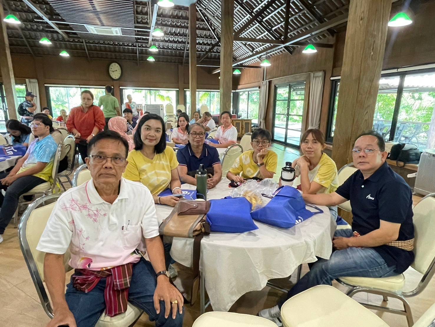 สานสัมพันธ์น้องพี่สมาชิก สอ.พช. !! พช. ฉะเชิงเทรา ดำเนินโครงการส่งเสริมความสัมพันธ์ สอ.พช. ประจำปี 2567 และร่วมมุทิตาจิตแก่ข้าราชการเกษียณ