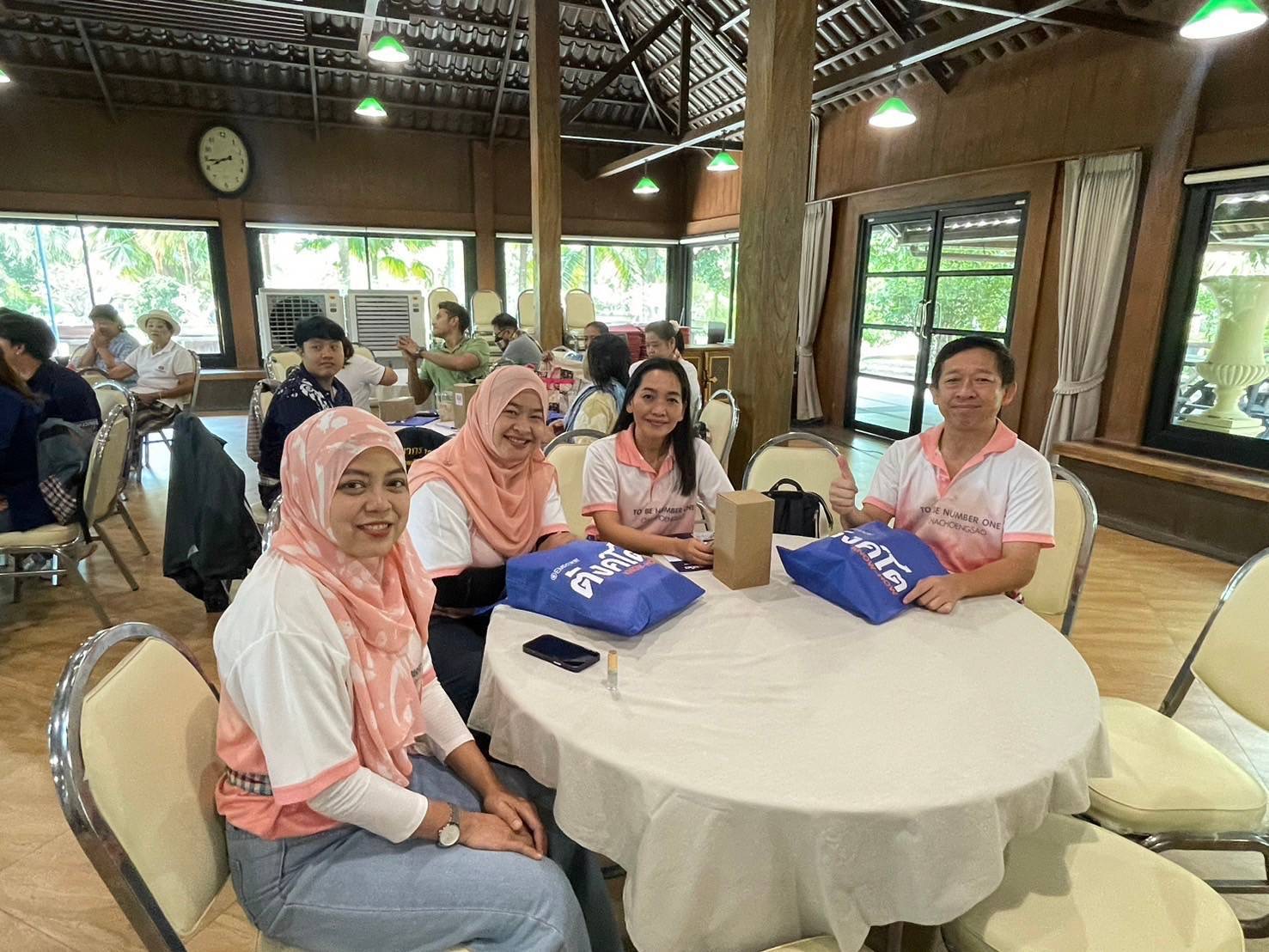 สานสัมพันธ์น้องพี่สมาชิก สอ.พช. !! พช. ฉะเชิงเทรา ดำเนินโครงการส่งเสริมความสัมพันธ์ สอ.พช. ประจำปี 2567 และร่วมมุทิตาจิตแก่ข้าราชการเกษียณ