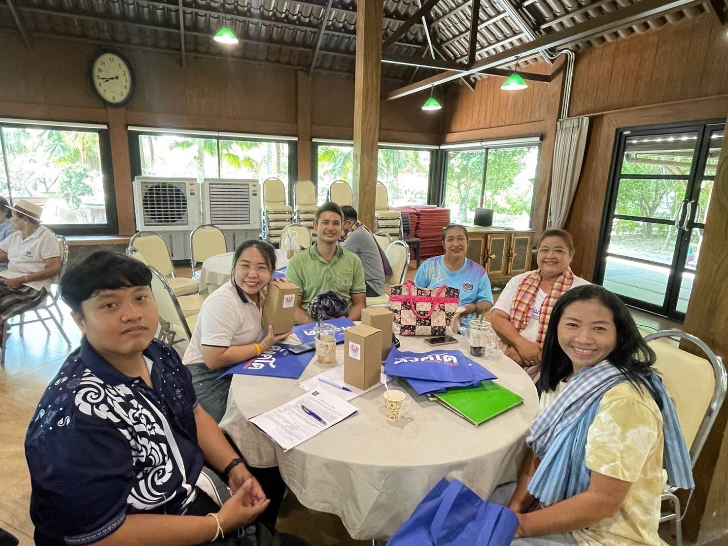 สานสัมพันธ์น้องพี่สมาชิก สอ.พช. !! พช. ฉะเชิงเทรา ดำเนินโครงการส่งเสริมความสัมพันธ์ สอ.พช. ประจำปี 2567 และร่วมมุทิตาจิตแก่ข้าราชการเกษียณ