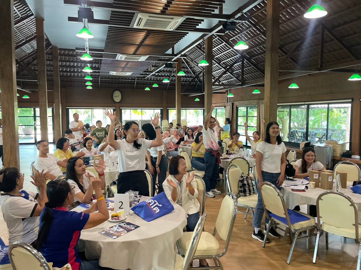 สานสัมพันธ์น้องพี่สมาชิก สอ.พช. !! พช. ฉะเชิงเทรา ดำเนินโครงการส่งเสริมความสัมพันธ์ สอ.พช. ประจำปี 2567 และร่วมมุทิตาจิตแก่ข้าราชการเกษียณ