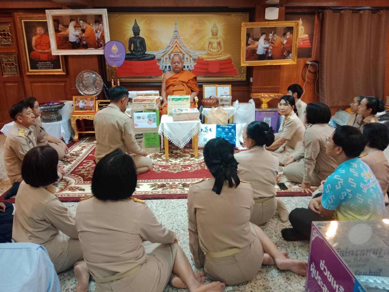 สำนักงานพัฒนาชุมชนจังหวัดฉะเชิงเทรามอบสิ่งของช่วยเหลือผู้ประสบอุทกภัย พร้อมต้อนรับพัฒนากรก่อนประจำการรุ่นที่ 127-128