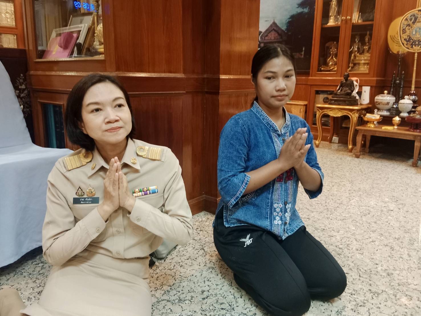 สำนักงานพัฒนาชุมชนจังหวัดฉะเชิงเทรามอบสิ่งของช่วยเหลือผู้ประสบอุทกภัย พร้อมต้อนรับพัฒนากรก่อนประจำการรุ่นที่ 127-128