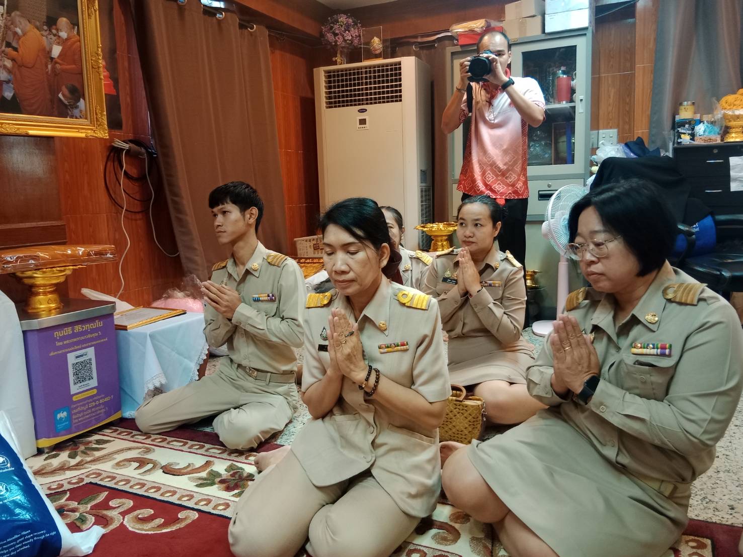 สำนักงานพัฒนาชุมชนจังหวัดฉะเชิงเทรามอบสิ่งของช่วยเหลือผู้ประสบอุทกภัย พร้อมต้อนรับพัฒนากรก่อนประจำการรุ่นที่ 127-128