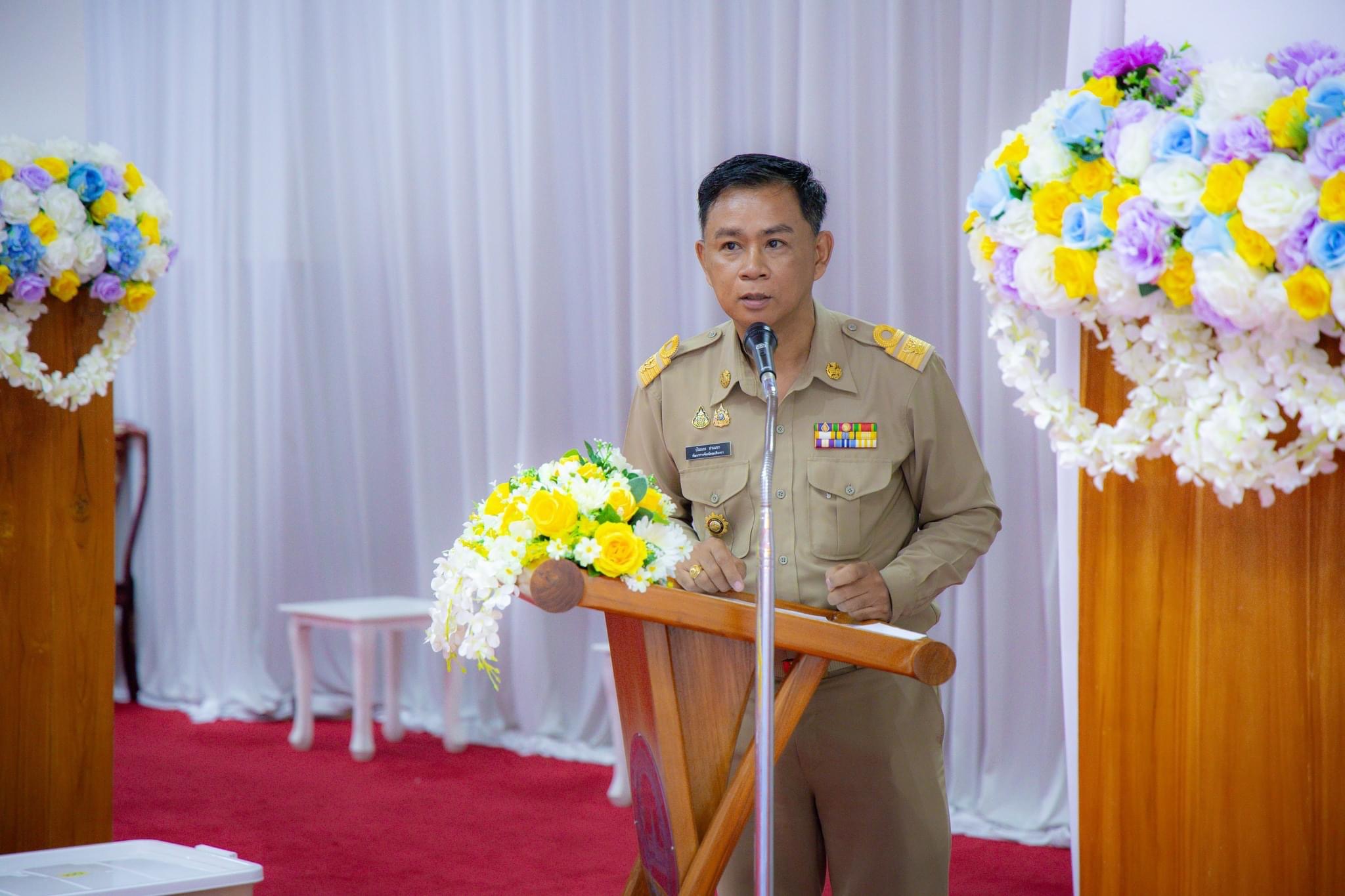 สำนักงานพัฒนาชุมชนจังหวัดฉะเชิงเทรามอบสิ่งของช่วยเหลือผู้ประสบอุทกภัย พร้อมต้อนรับพัฒนากรก่อนประจำการรุ่นที่ 127-128