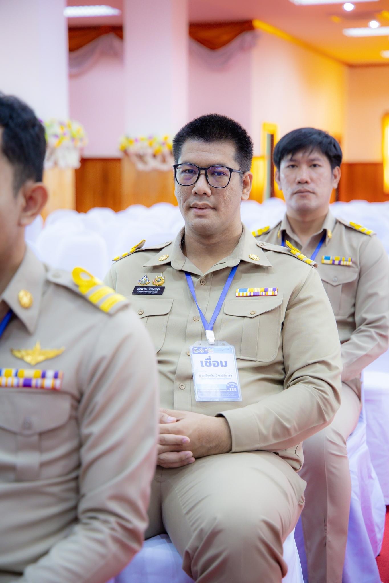 สำนักงานพัฒนาชุมชนจังหวัดฉะเชิงเทรามอบสิ่งของช่วยเหลือผู้ประสบอุทกภัย พร้อมต้อนรับพัฒนากรก่อนประจำการรุ่นที่ 127-128