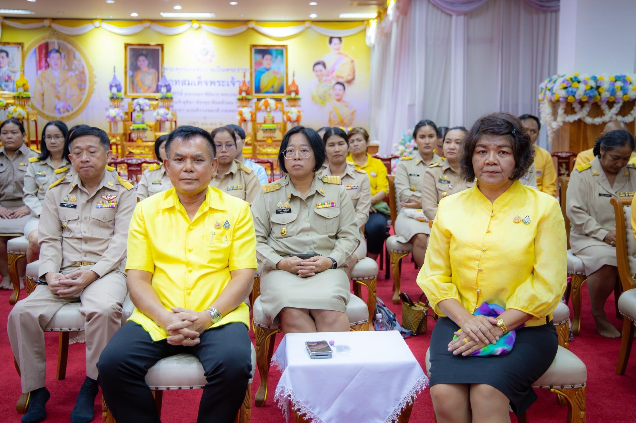 สำนักงานพัฒนาชุมชนจังหวัดฉะเชิงเทรามอบสิ่งของช่วยเหลือผู้ประสบอุทกภัย พร้อมต้อนรับพัฒนากรก่อนประจำการรุ่นที่ 127-128