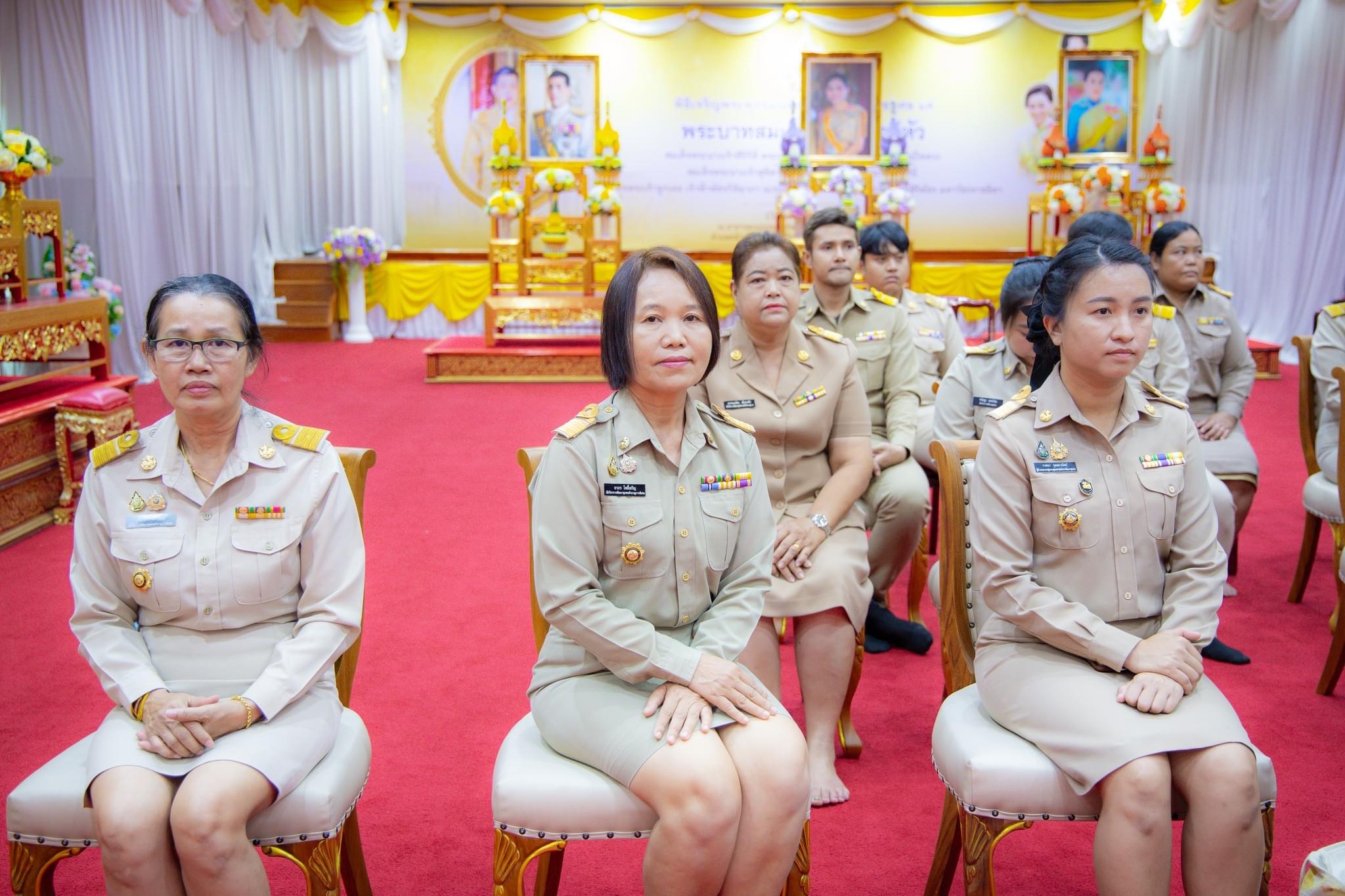 สำนักงานพัฒนาชุมชนจังหวัดฉะเชิงเทรามอบสิ่งของช่วยเหลือผู้ประสบอุทกภัย พร้อมต้อนรับพัฒนากรก่อนประจำการรุ่นที่ 127-128
